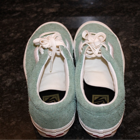 Vans vault - Picture 3 of 4